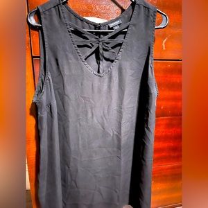 Torrid 1X. 14-16.  Worn a few times. Silky material